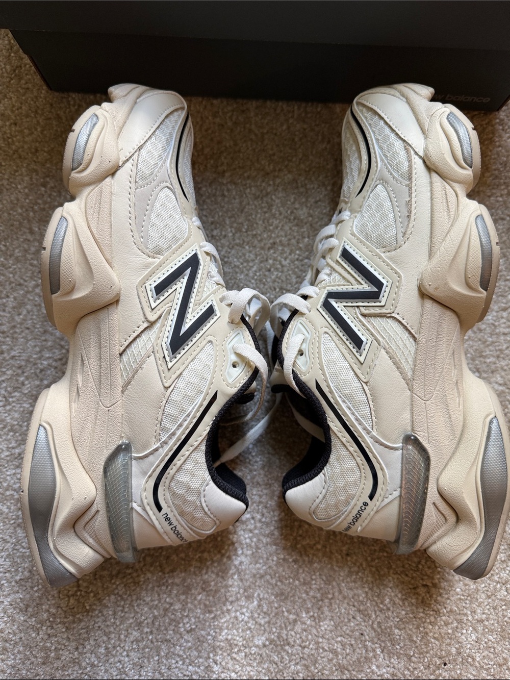 New Balance 9060 Turtledove Cream & Black Sneakers Excellent Condition W/Box - Picture 5 of 12